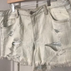 Fun ripped up slouchy shorts - cream-ish denim